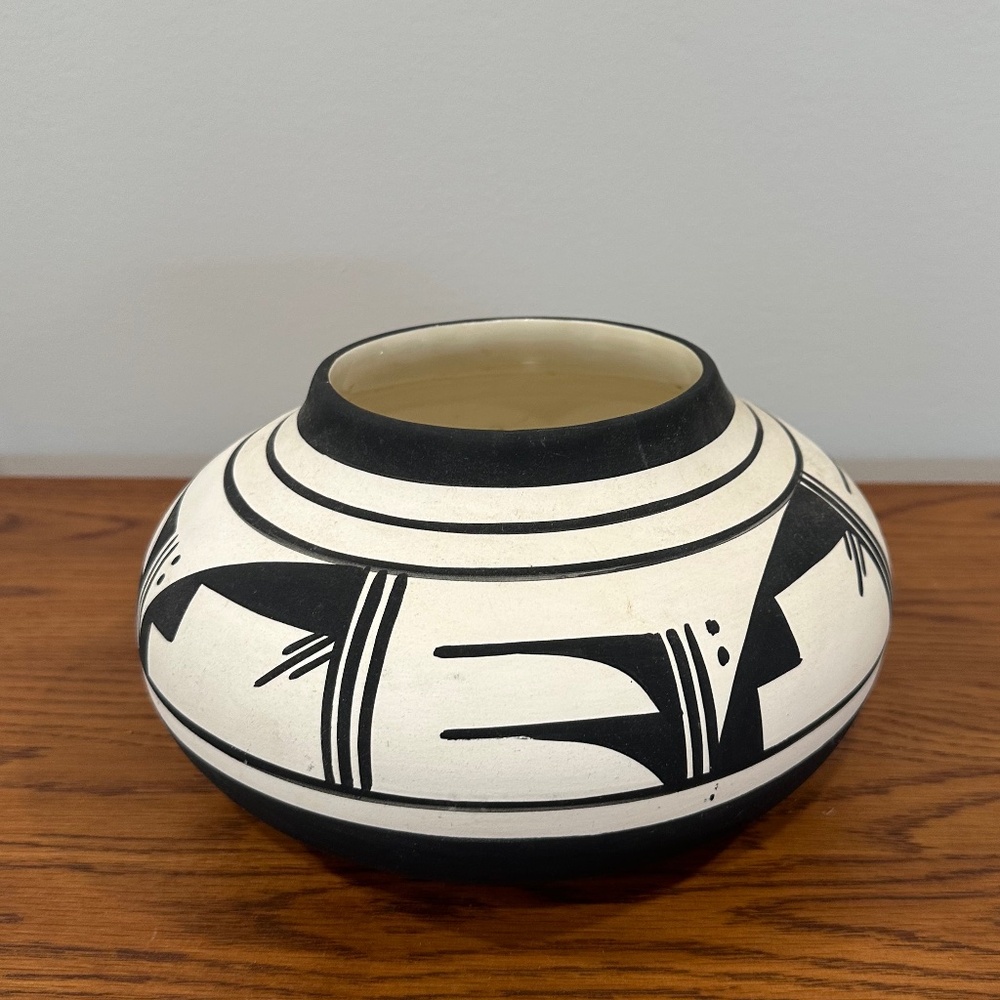 Native American Signed LHE Ruth R Hand Painted Vintage Pottery